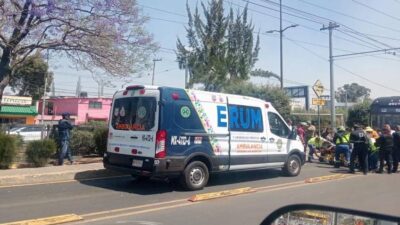 TERRIBLE: Abuelo caminaba bajo la banqueta y es arrollado por el Trolebús