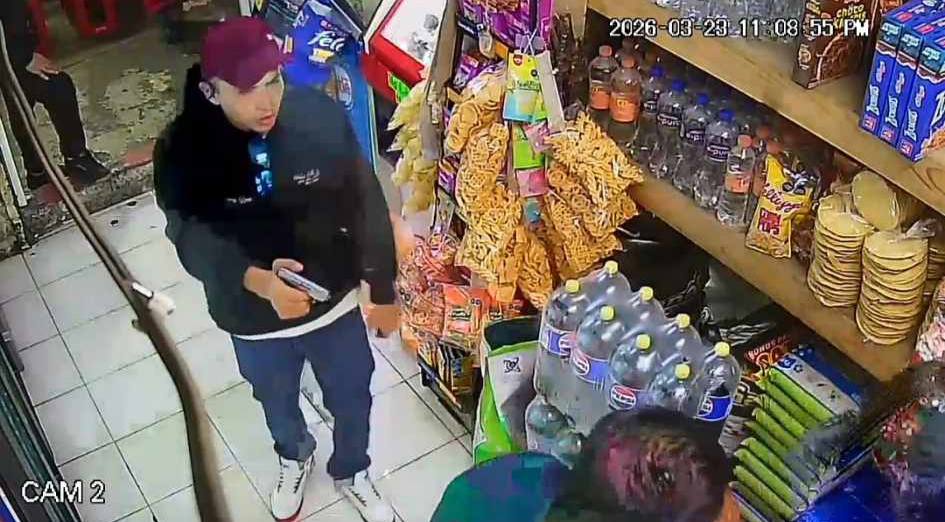 VIDEO: Criminales atacan a cliente en una tiendita y le quitan su carro en Ecatepec