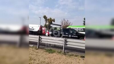 URGENTE: Automovilista muere en choque frontal contra una combi de pasajeros