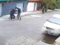 VIDEO: Ladrón de motos logra escapar de una golpiza de vecinos en Edomex