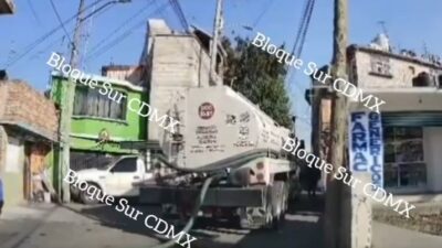 VIDEO: ‘¡La vas a romper!’; pipero armado bloquea el paso y amenaza a conductor
