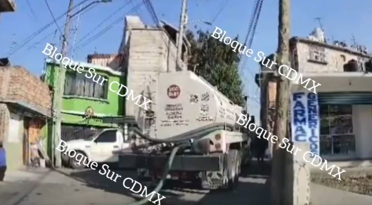 VIDEO: ‘¡La vas a romper!’; pipero armado bloquea el paso y amenaza a conductor