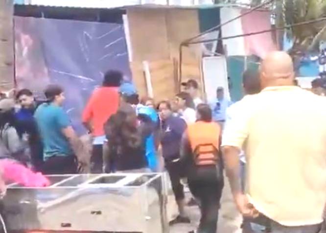 VIDEO: Turistas borrachos y lancheros abusivos arman pelea campal en la playa