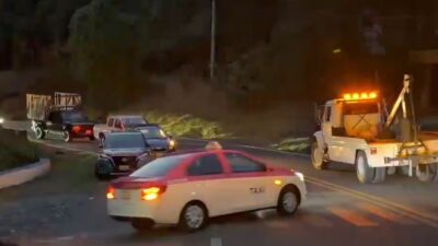 VIDEO: Joven motociclista iba con su novia a toda velocidad y se mata contra un auto