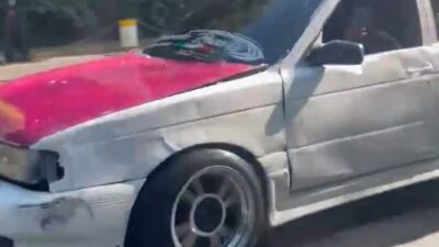 VIDEO: Montachoques en un ‘taxi’ Tsuru amenaza y graba a sus víctimas