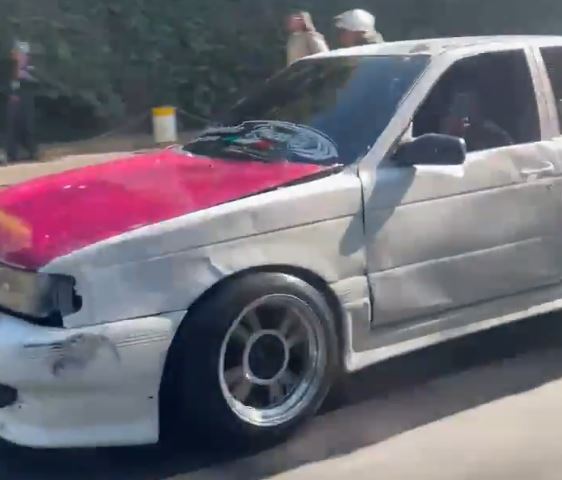 VIDEO: Montachoques en un ‘taxi’ Tsuru amenaza y graba a sus víctimas