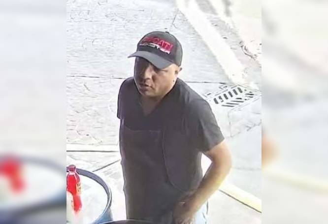 ALERTA: Ratero fingía ser un trabajador con mandil y robó a una joven empleada