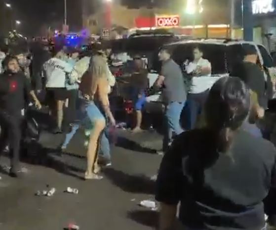 VIDEO: Graban pelea entre borrachos violentos y un hombre balea a su rival