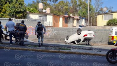 FATAL. Jovencita manejaba enfiestada con sus amigos y muere en volcadura