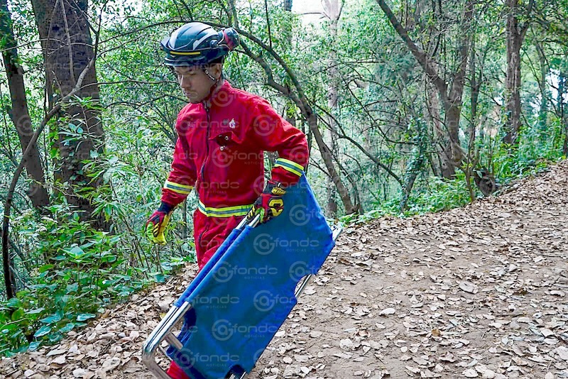 MISTERIO. Bomberos rescatan el  cuerpo sin vida de un hombre en un río de la CDMX