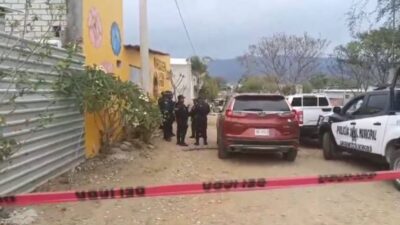 VIDEO: Encuentran a tres hombres ejecutados dentro de un motel de paso