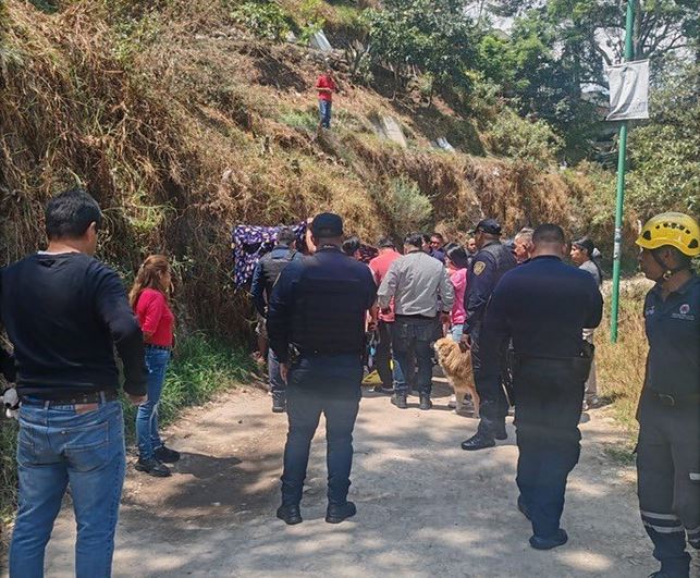 TERRIBLE: Señora de 52 años que hacía limpieza cae 15 metros a un barranco