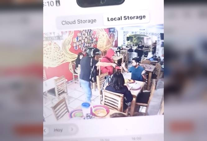 VIDEO. Asaltantes armados amenazan a clientes de una fonda en Ecatepec