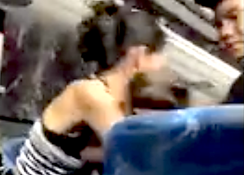 VIDEO. Niño de 4 años de edad muere por sacar la cabeza por la ventana de un autobús