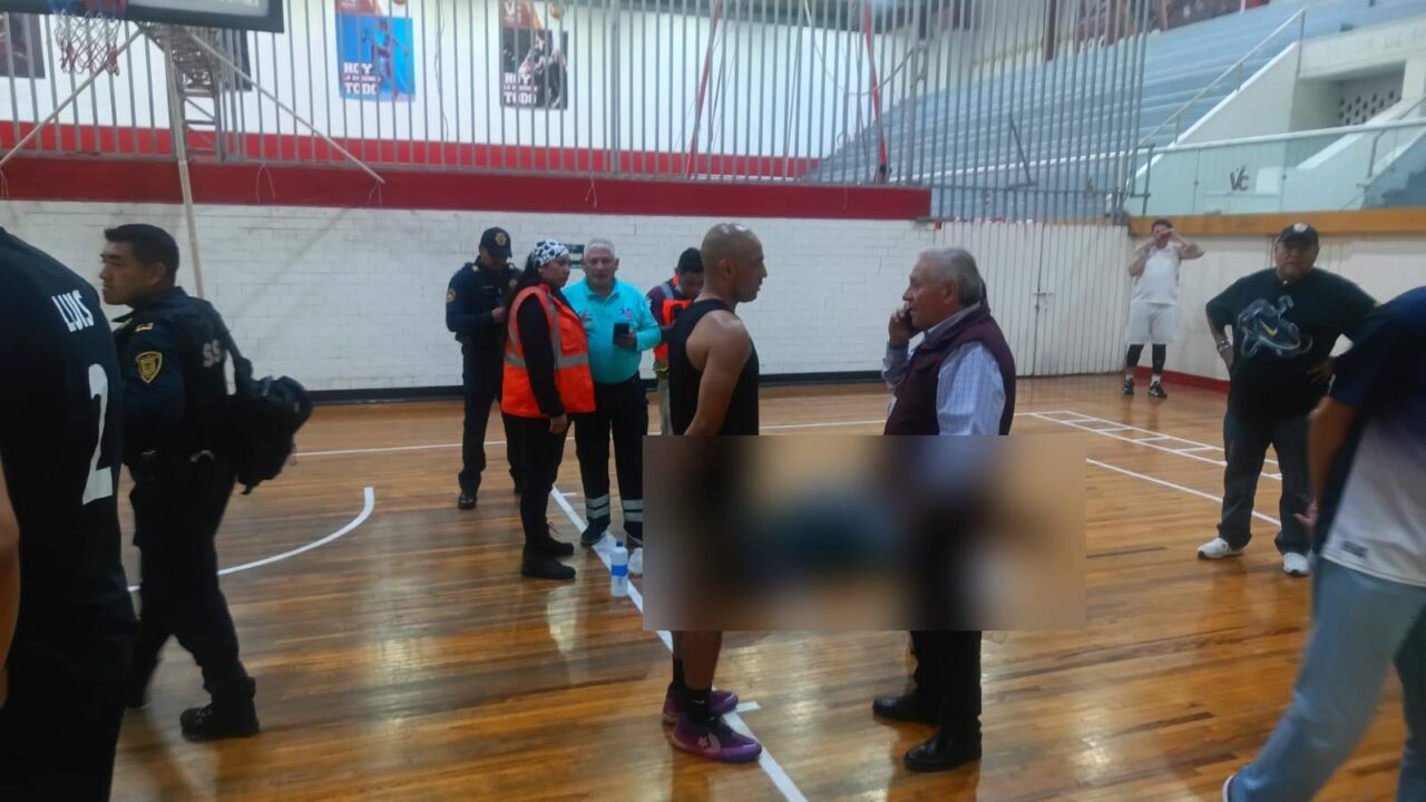 TRAGEDIA: Hombre de 32 años convulsiona, cae y muere en el gimnasio de un deportivo