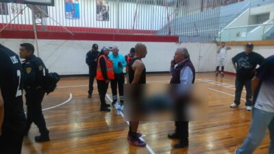 TRAGEDIA: Hombre de 32 años convulsiona, cae y muere en el gimnasio de un deportivo