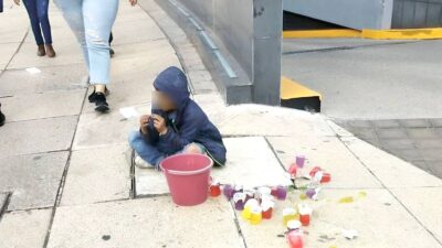 ALERTA: Vuelve la estafa del ‘niño de las gelatinas’; ahora turistas son sus víctimas
