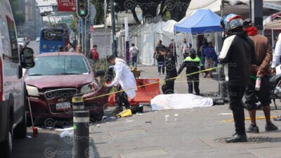 TRAGEDIA. Cobrador de Banco Azteca en moto muere arrollado por una conductora