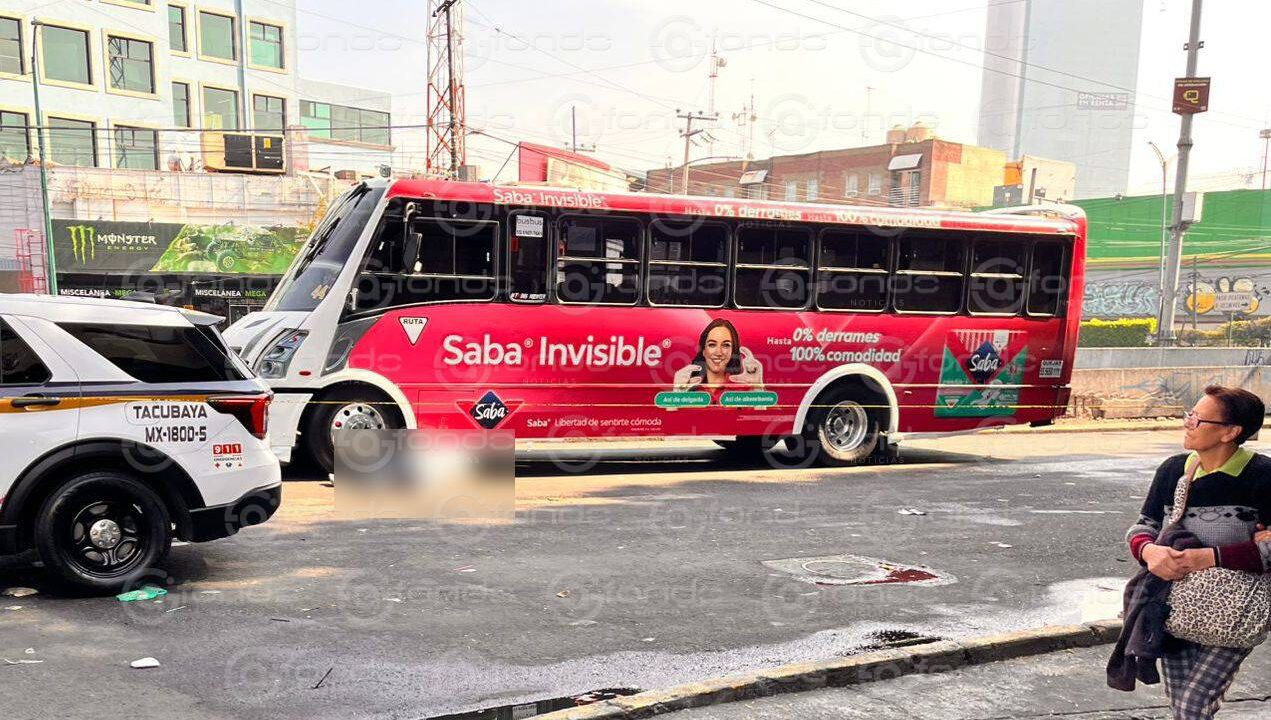 LAMENTABLE. Chofer de camión de pasajeros se echa de reversa y mata a un peatón