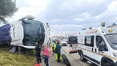 ÚLTIMA HORA. Volcadura de autobús de la empresa Futura deja un pasajero sin vida en el Estado de México