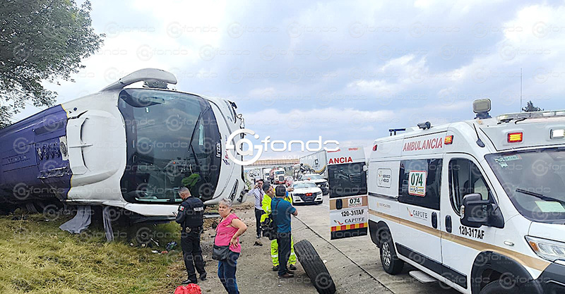 ÚLTIMA HORA. Volcadura de autobús de la empresa Futura deja un pasajero sin vida en el Estado de México