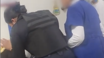 VIDEO. Niño de 3 años cae desde el segundo piso de un edificio; policías lo trasladan de emergencia a un hospital