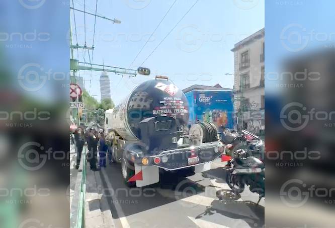 URGENTE: Copiloto de pipa de gas se sentía mal y muere de repente