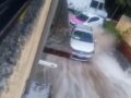 VIDEO. Megafuga arroja millones de litros de agua y hasta arrastró vehículos