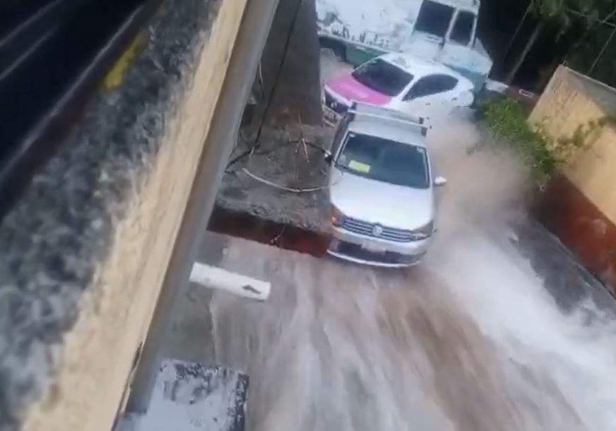 VIDEO. Megafuga arroja millones de litros de agua y hasta arrastró vehículos