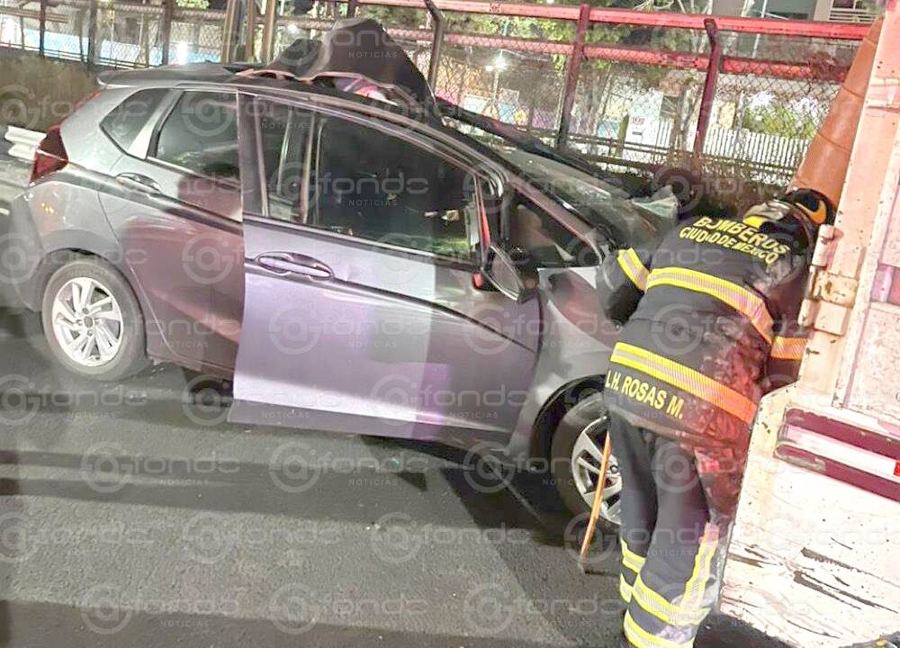 LAMENTABLE. Conductor choca contra una camioneta del gobierno y muere prensado