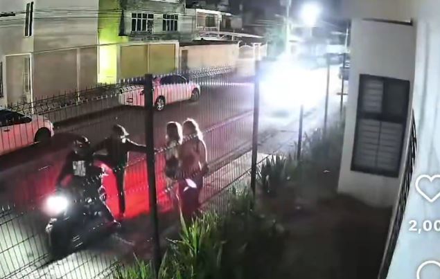 VIDEO: ‘My passport!’; turistas norteamericanas sufren violento asalto armado