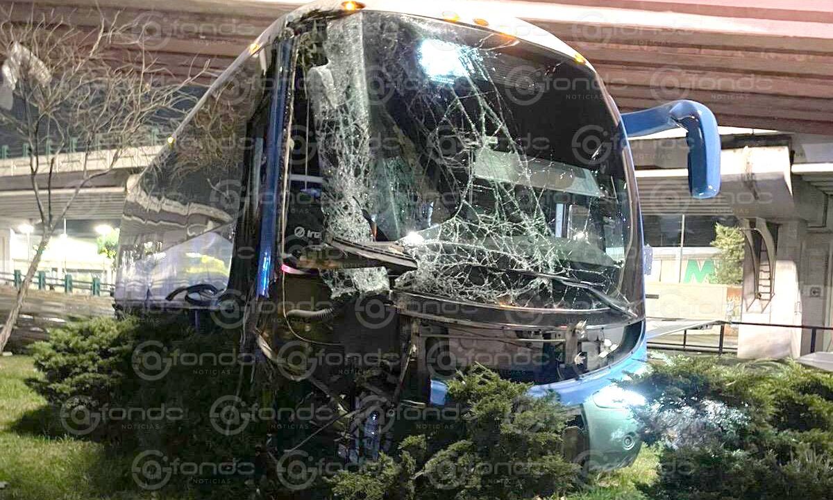 TERRIBLE. Hombre queda deshecho luego de fuerte accidente de autobús en Edomex