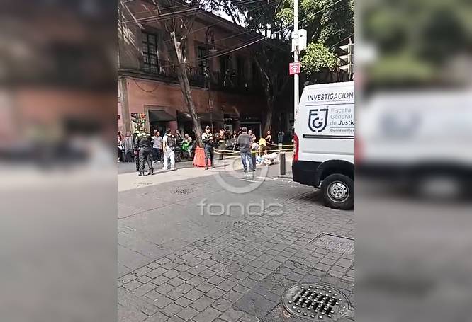 URGENTE: Hombre caminaba en calles del Centro Histórico cuando murió de repente