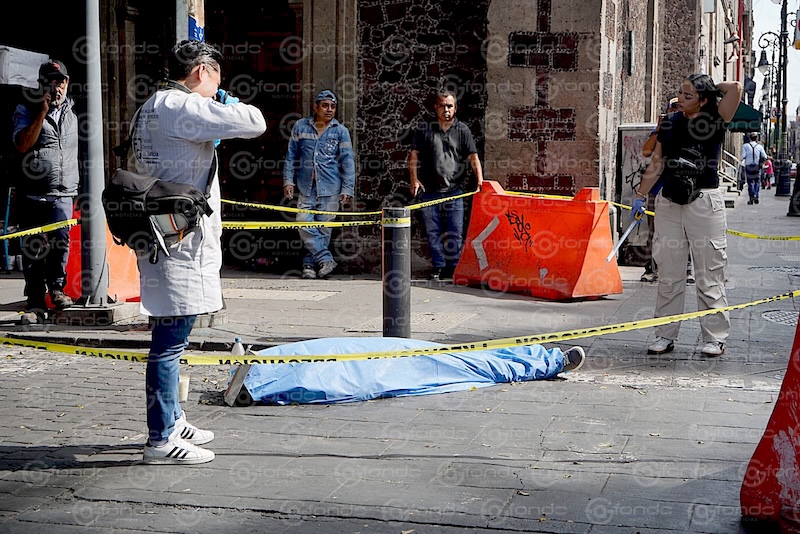 DRAMÁTICO. Hombre alcanzó a dar un último sorbo a su café antes de morir en el Centro Histórico