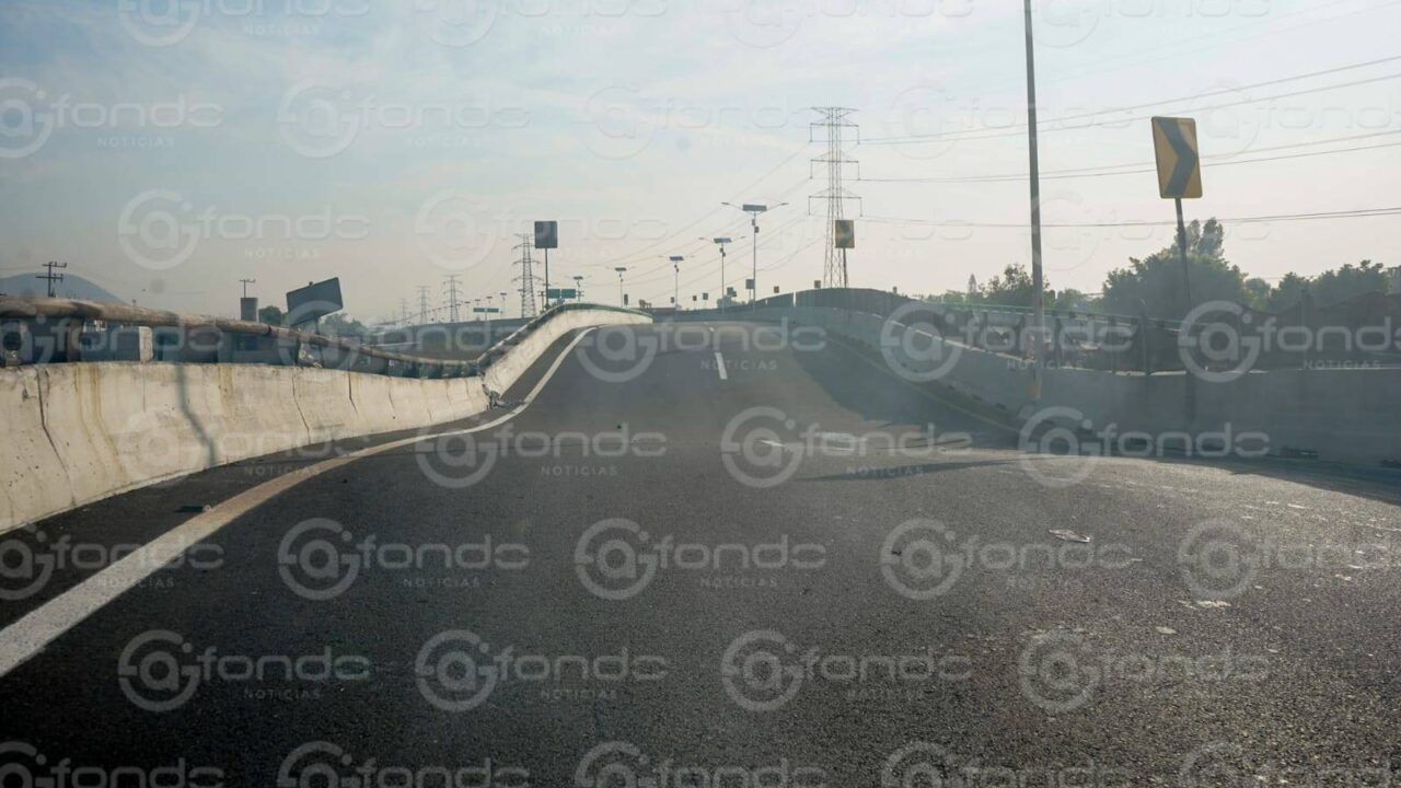 PELIGRO: Incendio en recicladora deja daños graves en la autopista más nueva del Edomex