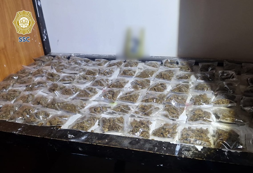 ATENCIÓN: Cuatro vendedores de hierba tenían armas y tarjetas bancarias clonadas