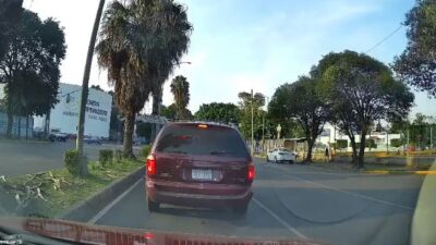 VIDEO: Graban impactante accidente ocasionado por un conductor imprudente