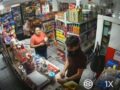 VIDEO: Asaltante ‘nervioso’ solo se lleva mazapanes y unas monedas de una tiendita