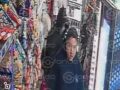 VIDEO. Empleado de tienda recibe una golpiza por parte de asaltantes; piden ayuda para identificarlos