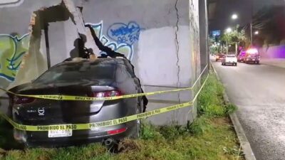 VIDEO: ‘Milagro al volante’; conductor a toda velocidad pierde el control y atraviesa una pared