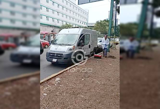 URGENTE: Hombre se baja de una moto a pelear y lo matan afuera del hospital La Raza