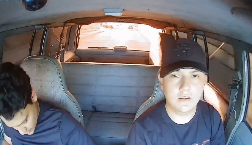 VIDEO: ‘¡Trae cámara!’; robacoches quedan grabados y mejor abandonan el auto