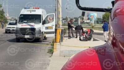 URGENTE: Motociclista muere aventado por una camioneta en una carretera de Edomex