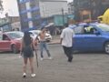VIDEO. Conductores arman trifulca a media avenida en Ecatepec por un incidente de tránsito