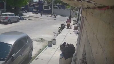 VIDEO: Sujeto bajó de una combi y no dudo en machetear a su vecino