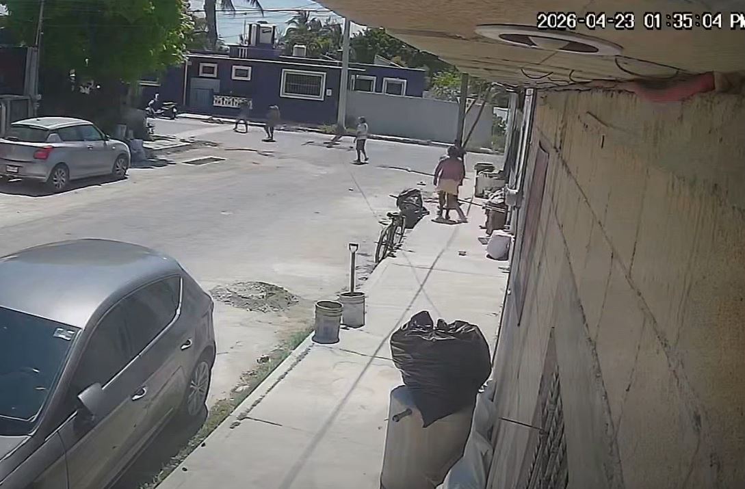 VIDEO: Sujeto bajó de una combi y no dudo en machetear a su vecino