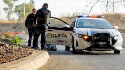 HORROR. Dejan cuerpo embolsado abajo de una cámara, en la frontera de Edomex y CDMx