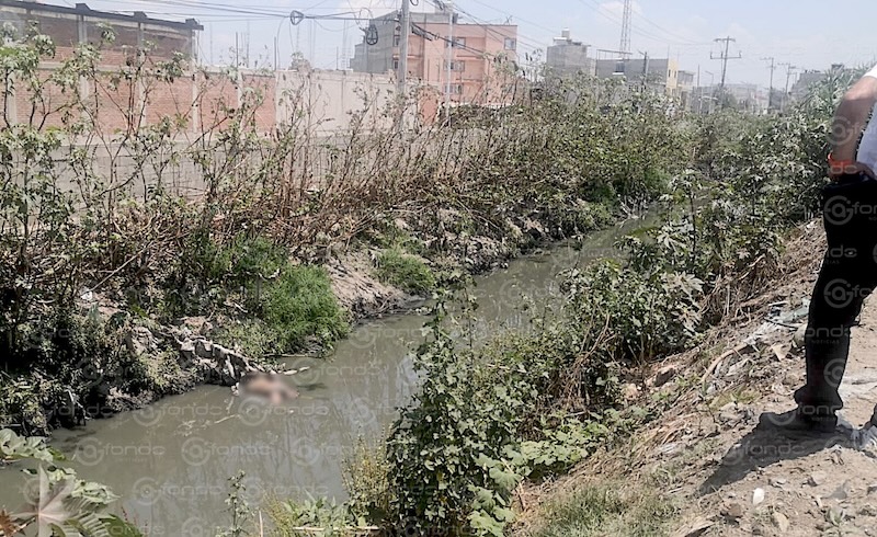 TERROR. Encuentran cuerpo desnudo flotando en canal de aguas negras del Edomex