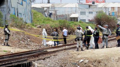 VIOLENCIA. Encuentran el cuerpo sin vida de un jovencito junto a las vías del tren; fue asesinado