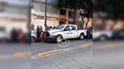 URGENTE: Matan a puñaladas a un hombre afuera de una base de policía